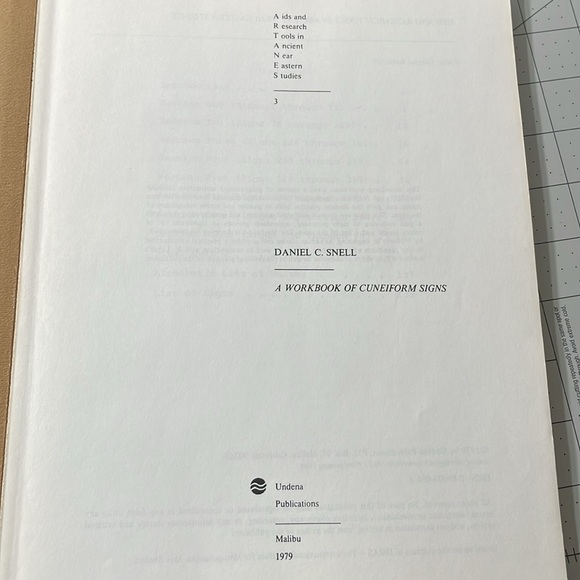 A Workbook of Cuneiform Signs by Daniel C Snell c1979 - Picture 3 of 13